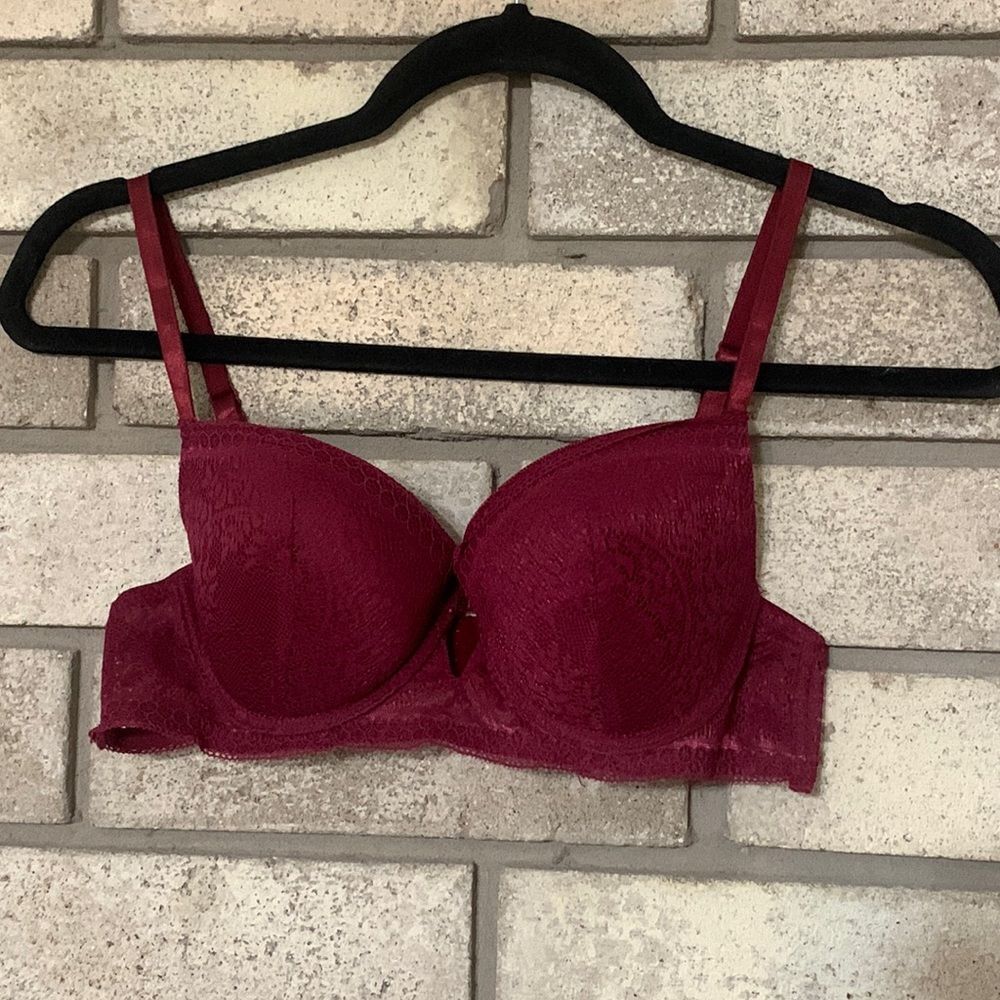 3for$20 bra has underwire 34C